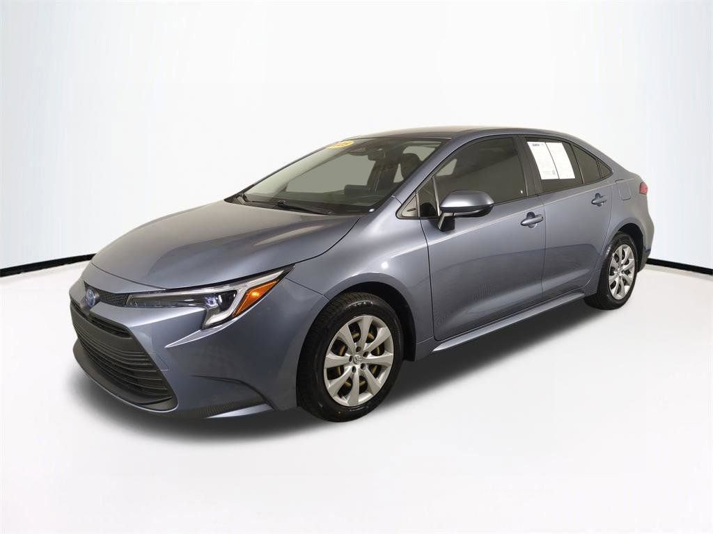 Used 2025 Toyota Corolla LE image 9