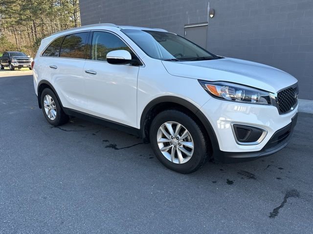 Used 2017 Kia Sorento LX w/ LX Convenience Package image 1