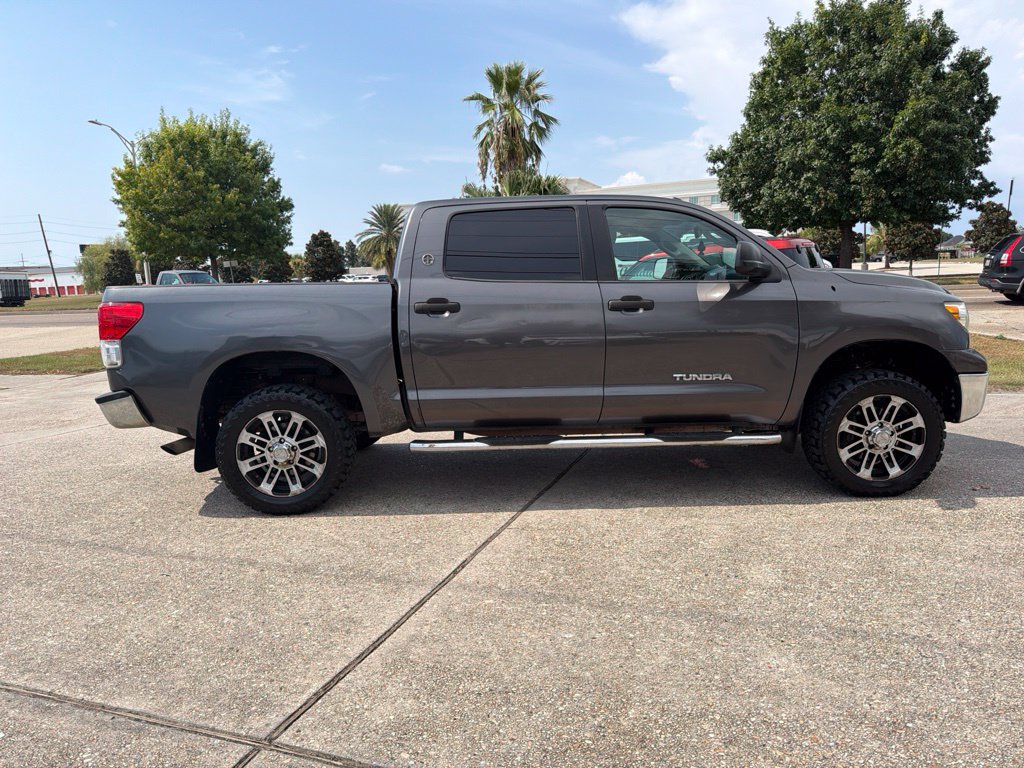 Used 2013 Toyota Tundra 4x4 CrewMax w/ Tow Pkg image 4
