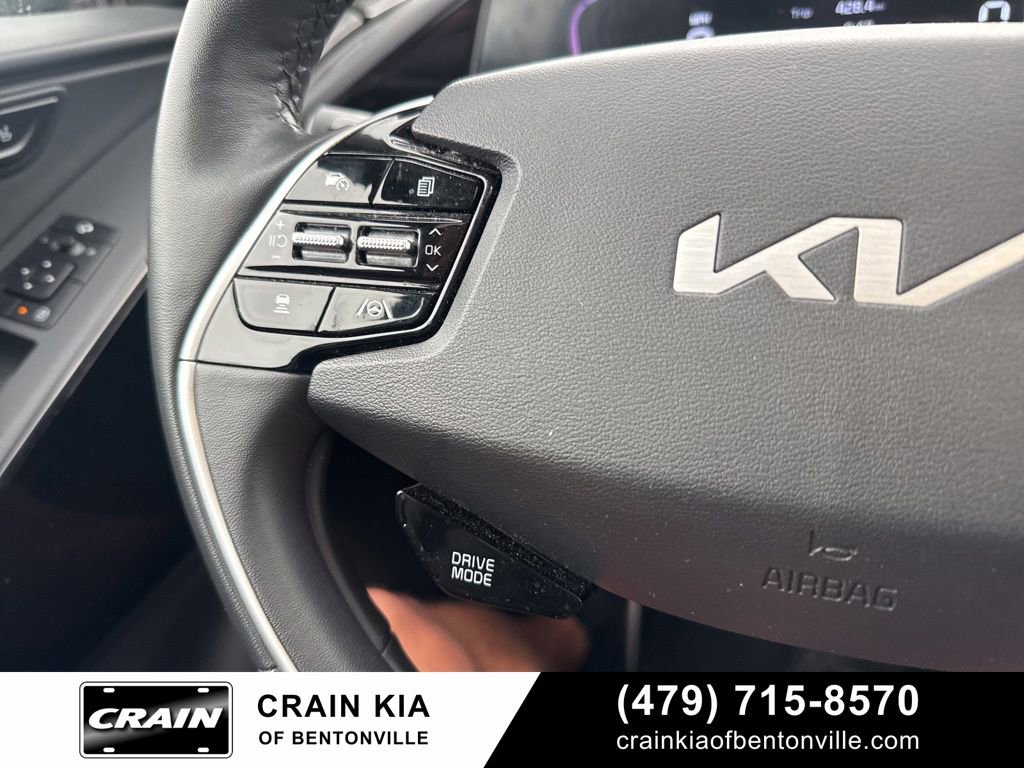 Used 2023 Kia Niro SX Touring image 29
