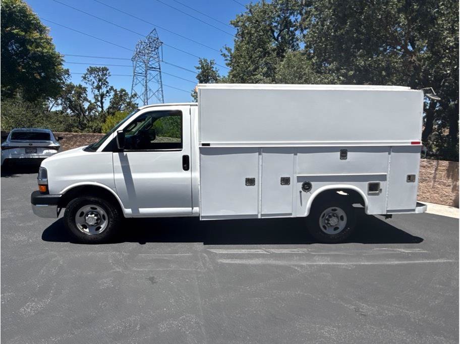 Used 2016 Chevrolet Express 3500 w/ Chrome Appearance Package RWD image 2