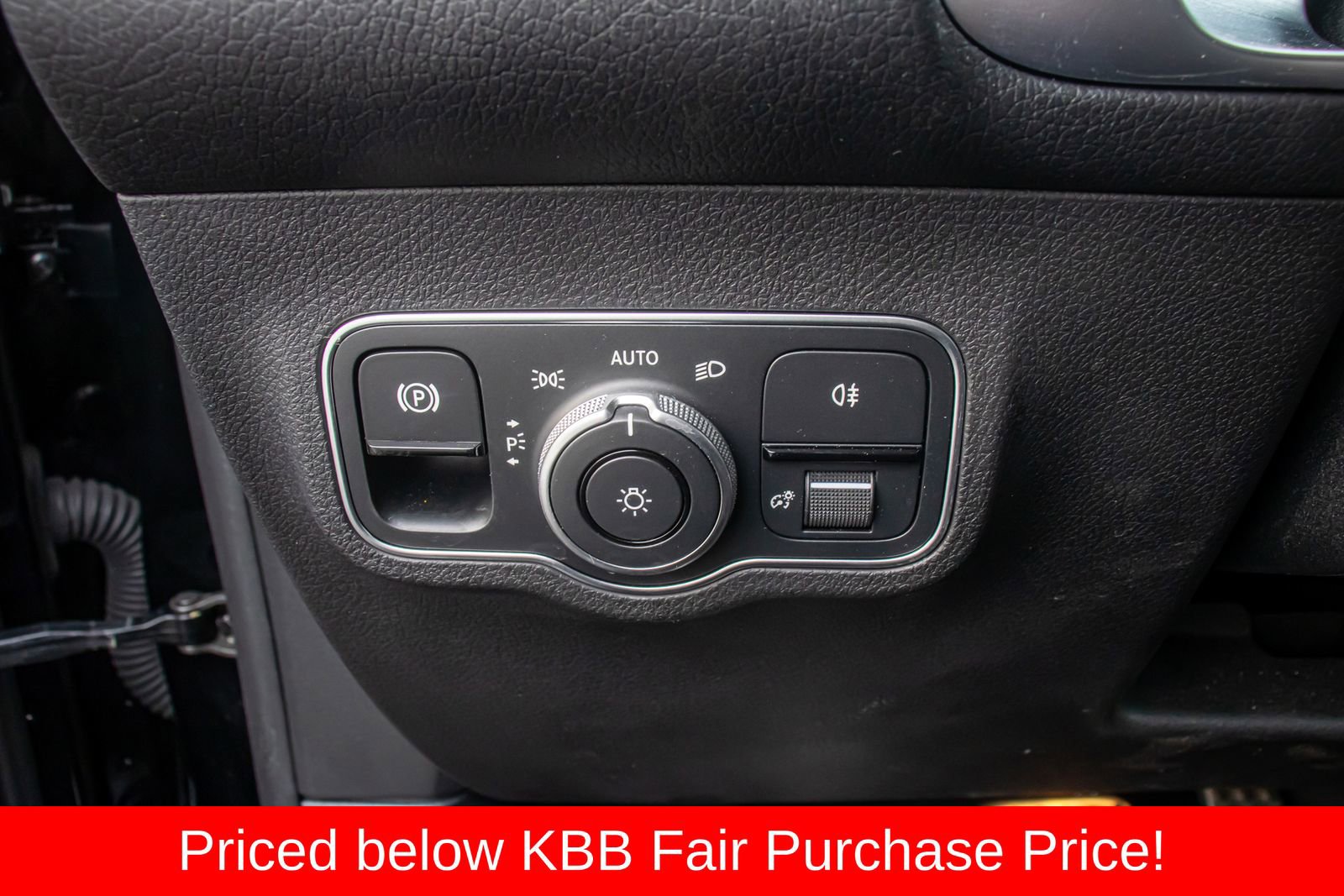 Used 2023 Mercedes-Benz EQB 300 4MATIC w/ AMG Night Package image 19