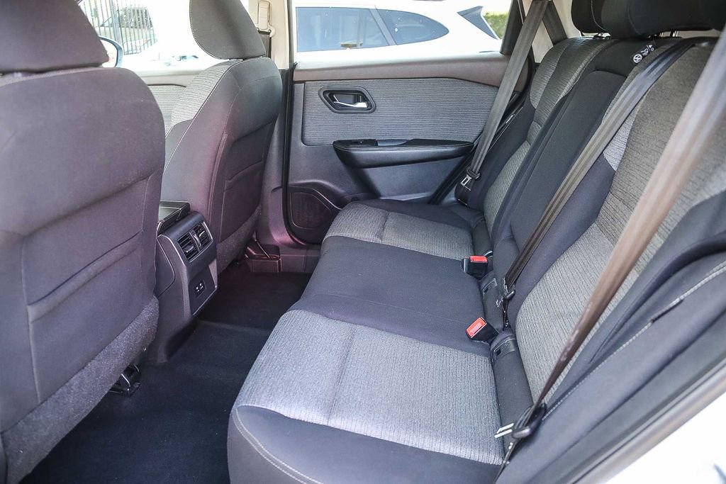 Used 2021 Nissan Rogue SV image 22