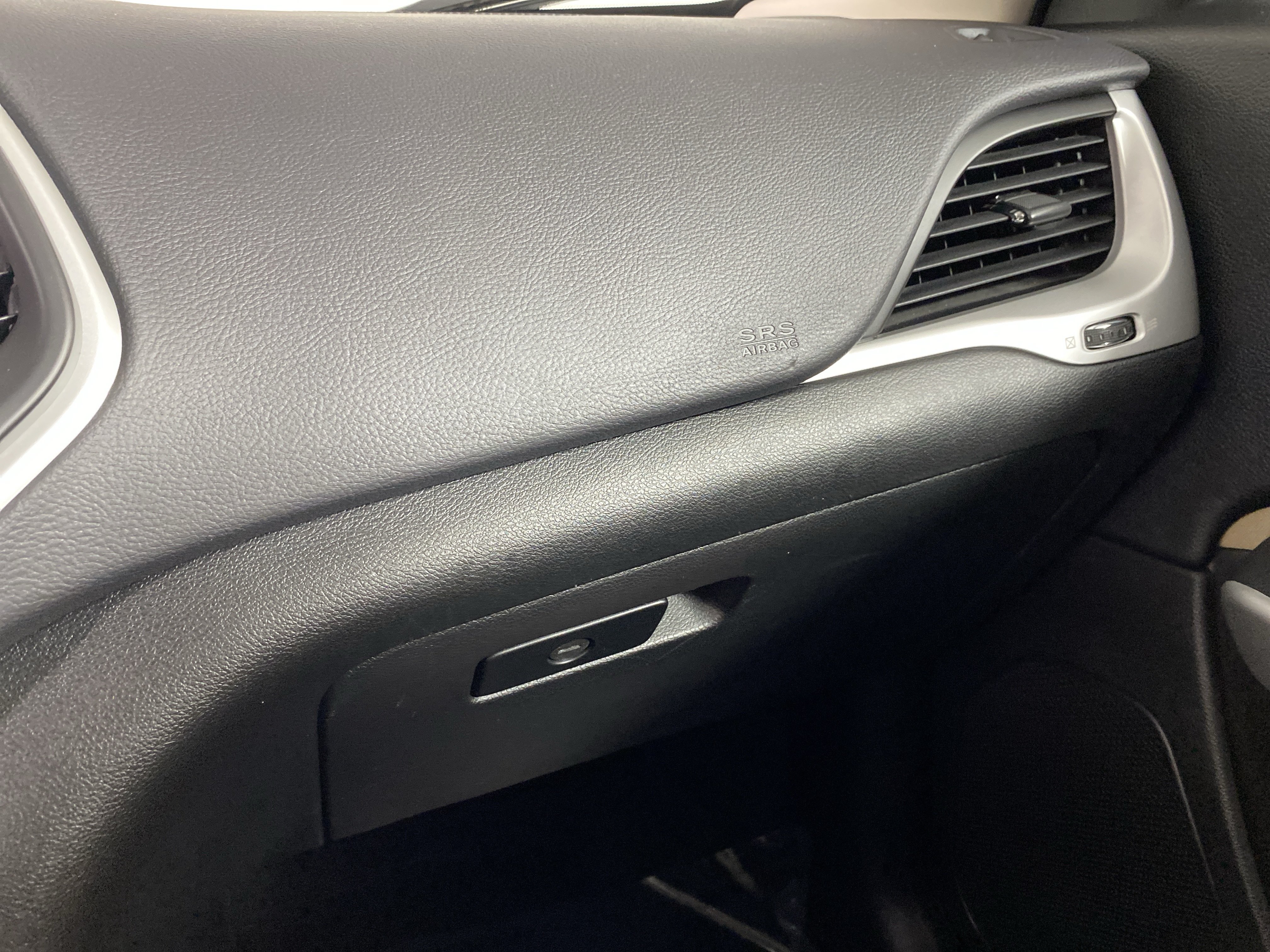 Used 2017 Jeep Cherokee Sport AWD/4WD image 32