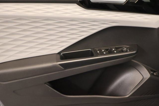 Used 2022 Volkswagen Taos S image 9