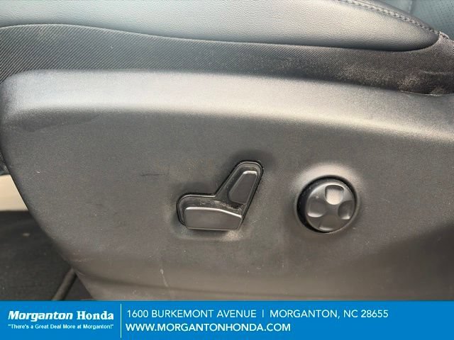 Used 2024 Chrysler Pacifica Touring-L FWD image 14