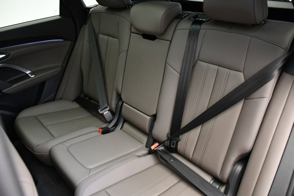 Used 2025 Audi Q5 Premium w/ Convenience Package image 41