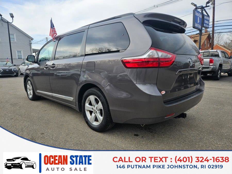Used 2017 Toyota Sienna LE FWD image 3