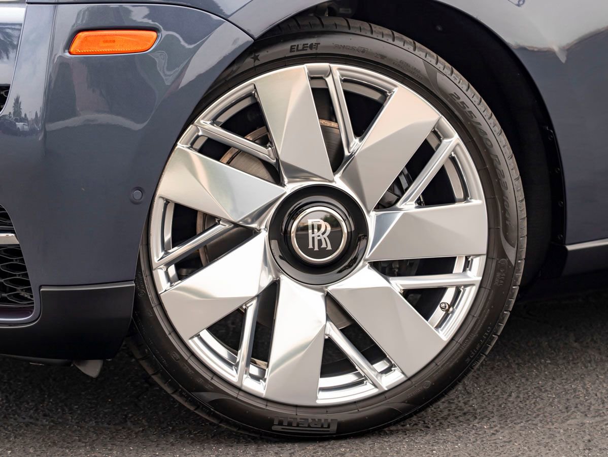 Certified 2024 Rolls-Royce Cullinan w/ Cullinan Package image 12