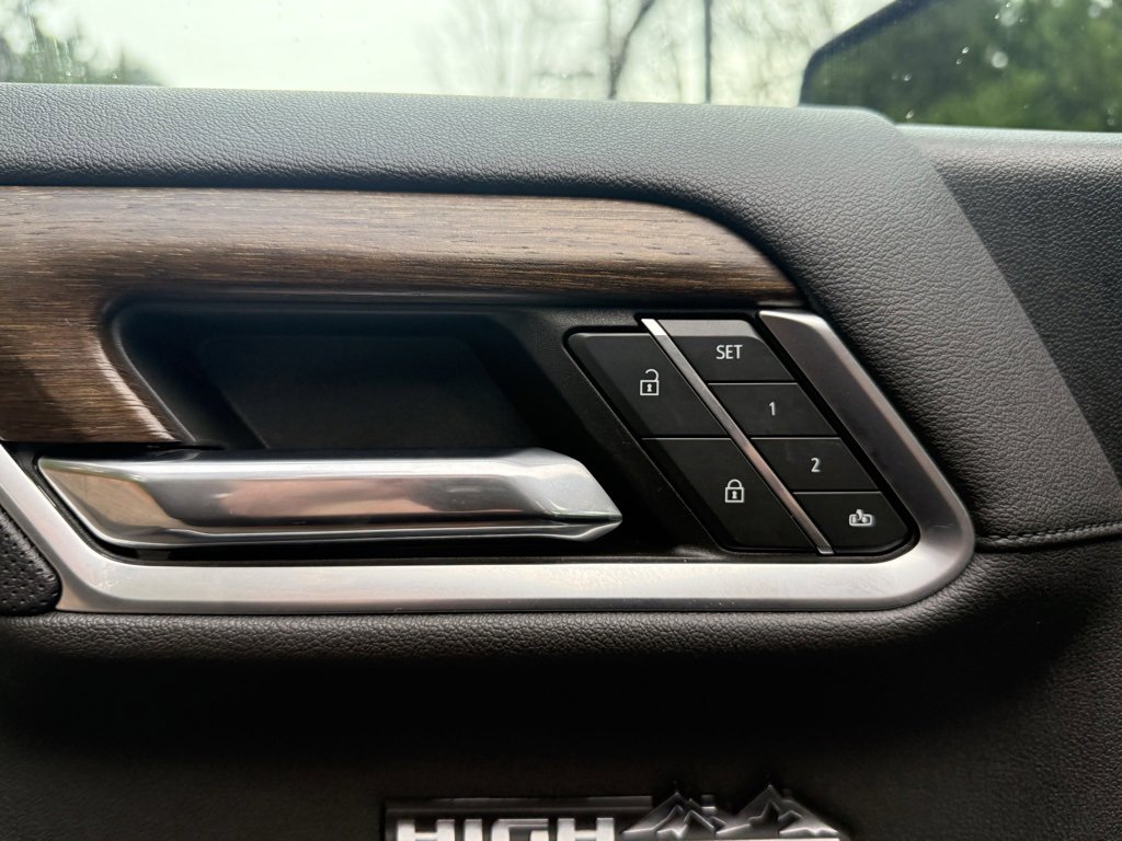 Used 2022 Chevrolet Silverado 1500 High Country w/ High Country Premium Package image 28