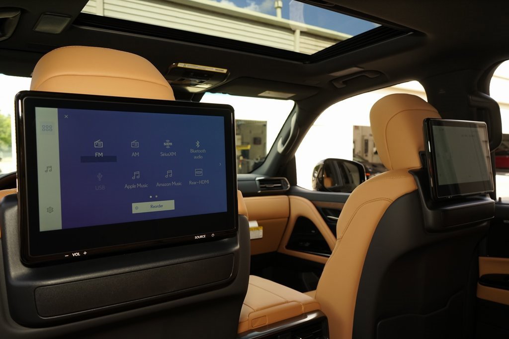 Used 2025 Lexus LX 600 4WD w/ Luxury Package image 25