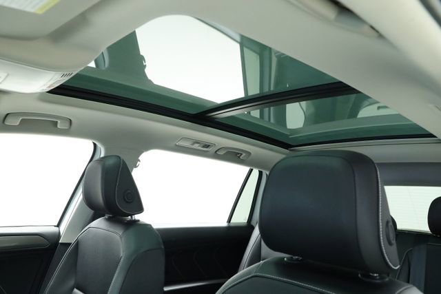 Certified 2022 Volkswagen Tiguan SE w/ Panoramic Sunroof Package image 30