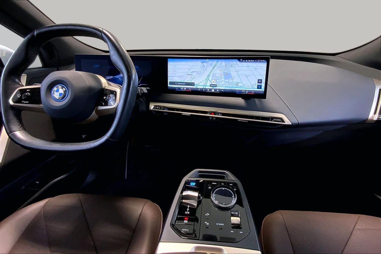 Used 2024 BMW iX xDrive50 w/ Premium Package AWD/4WD image 15