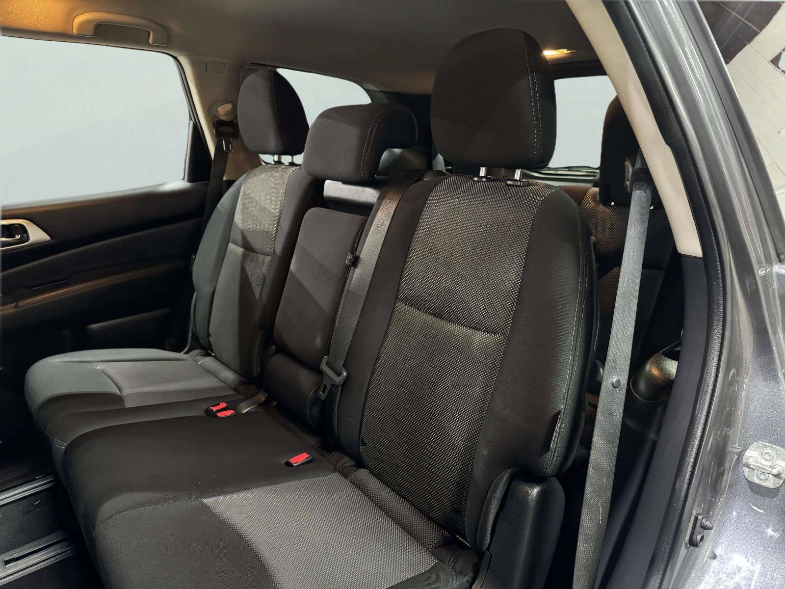 Used 2019 Nissan Pathfinder SV AWD/4WD image 46