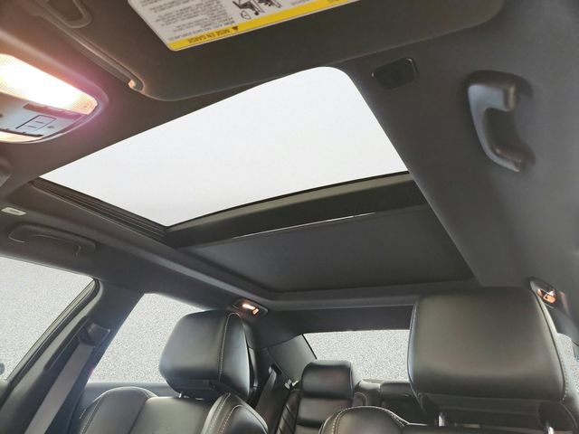 Used 2023 Chrysler 300 C RWD image 12