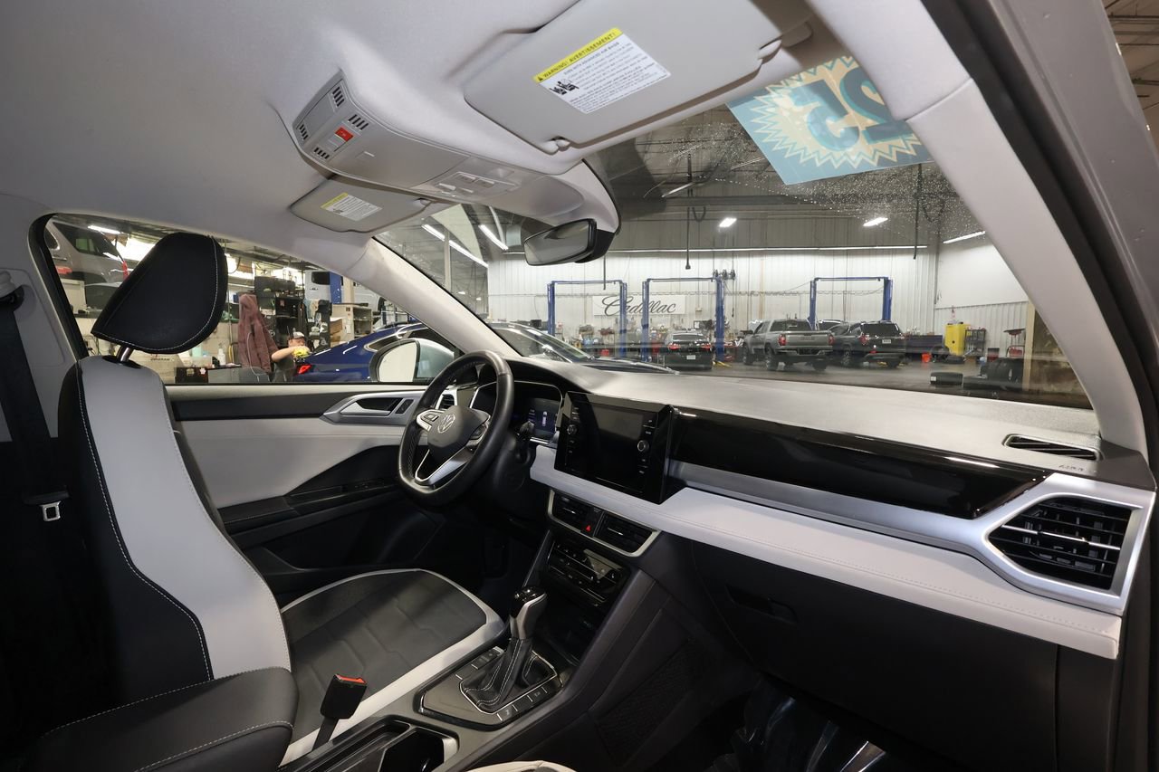 Used 2025 Volkswagen Taos SE image 26
