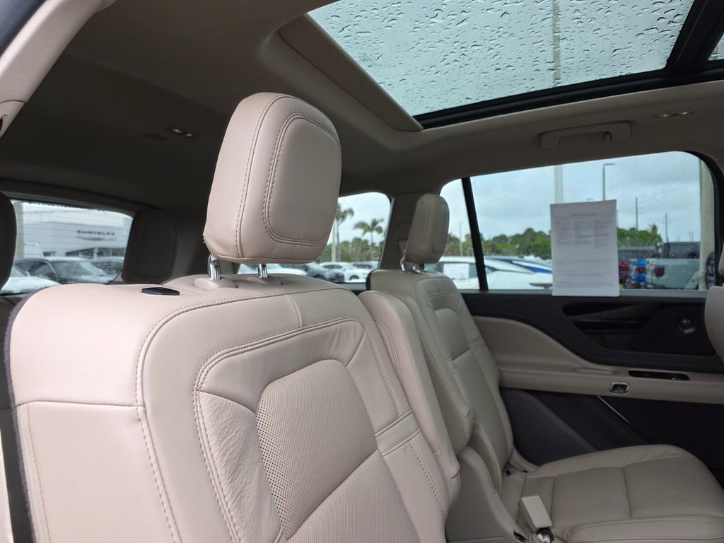 Used 2022 Lincoln Aviator Reserve w/ Equipment Group 201A AWD/4WD image 14