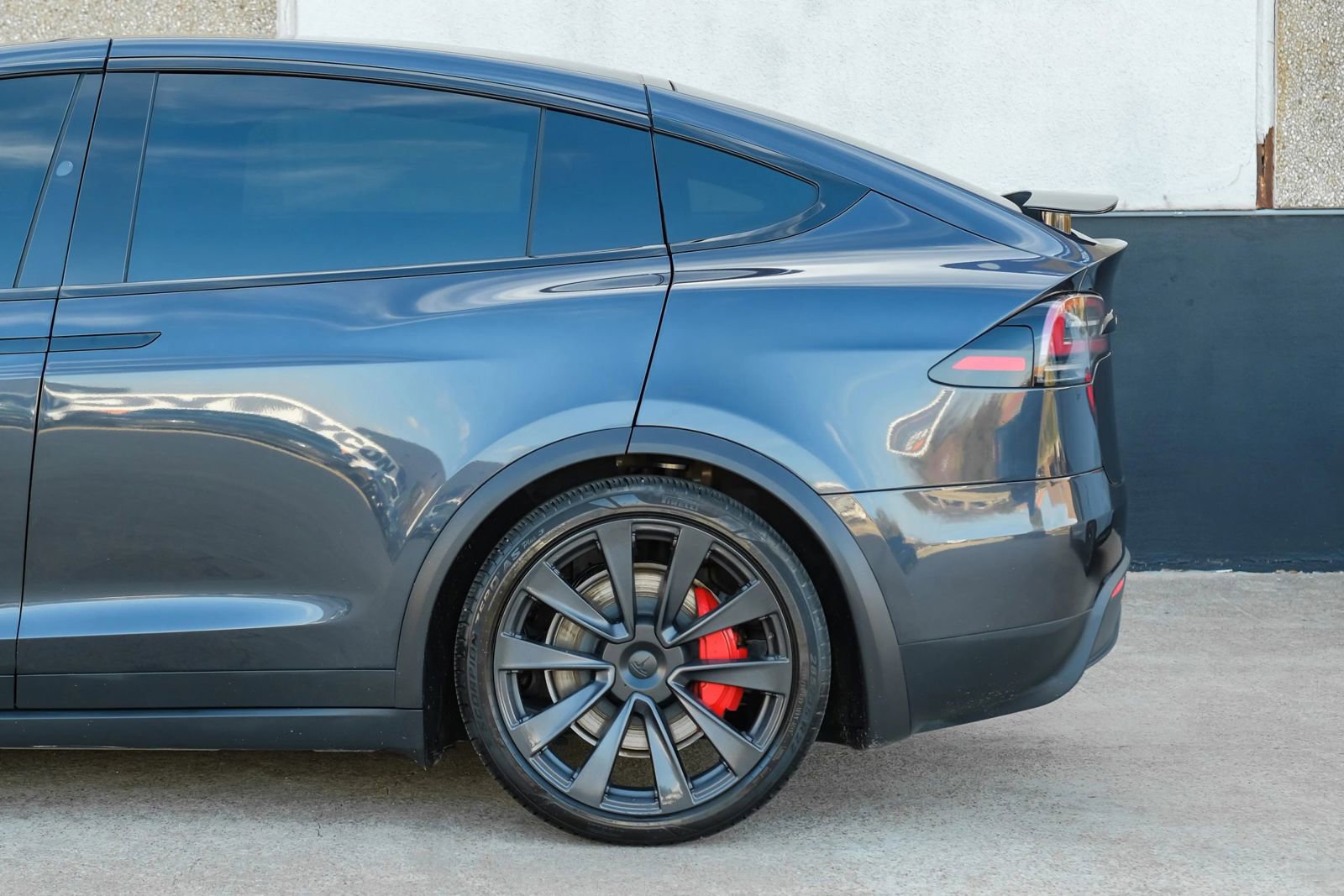 Used 2023 Tesla Model X Plaid image 16