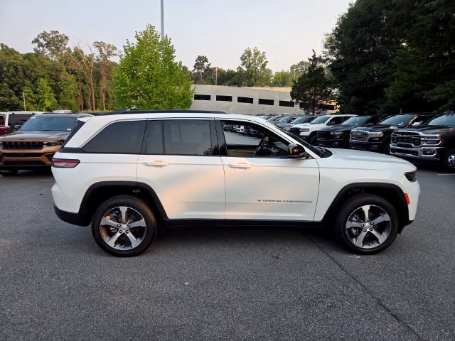 New 2026 Jeep Grand Cherokee Limited w/ Luxury Tech Group II RWD image 10