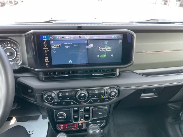 Used 2025 Jeep Gladiator Mojave AWD/4WD image 12