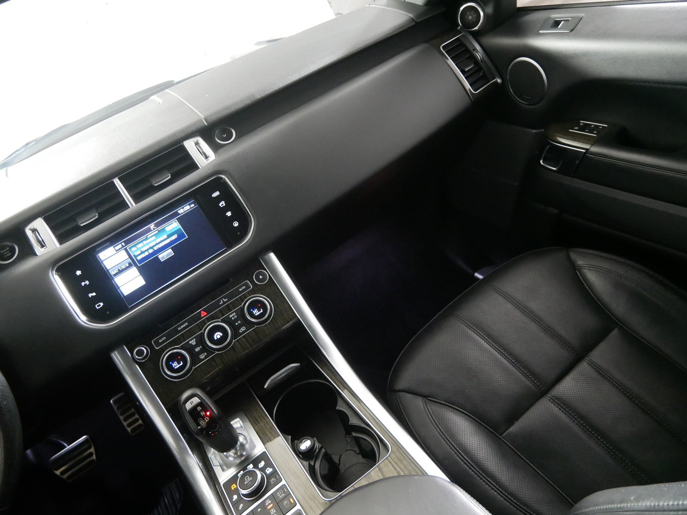 Used 2016 Land Rover Range Rover Sport Supercharged AWD/4WD image 11
