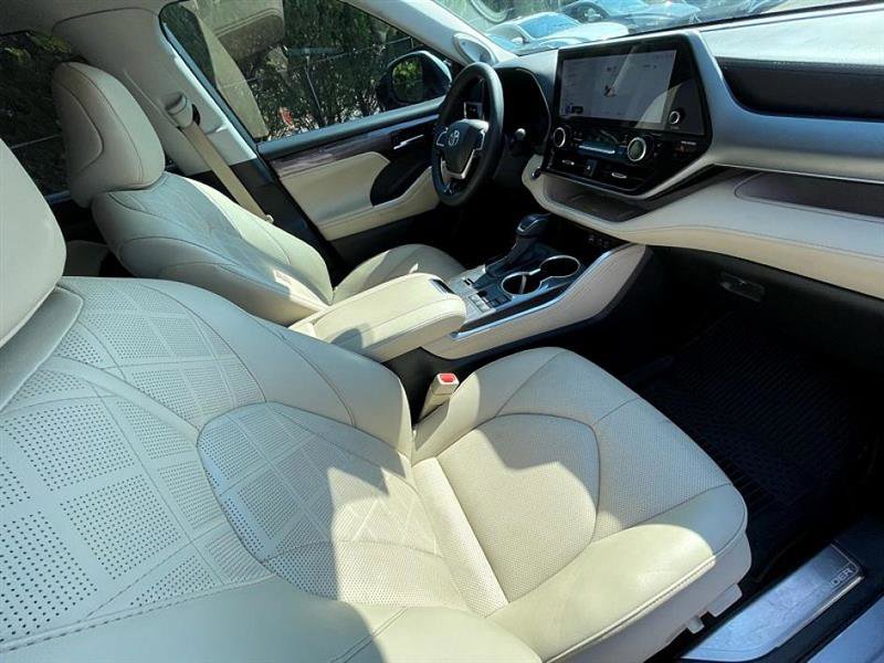 Used 2024 Toyota Highlander LE image 21