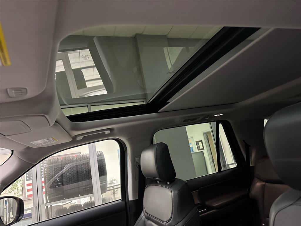 Certified 2025 Ford Expedition Active image 24