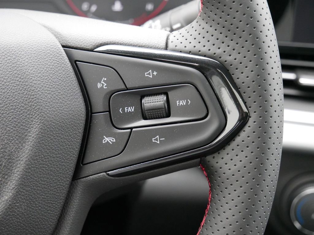 New 2026 Chevrolet Trax RS w/ Sunroof Package FWD image 26