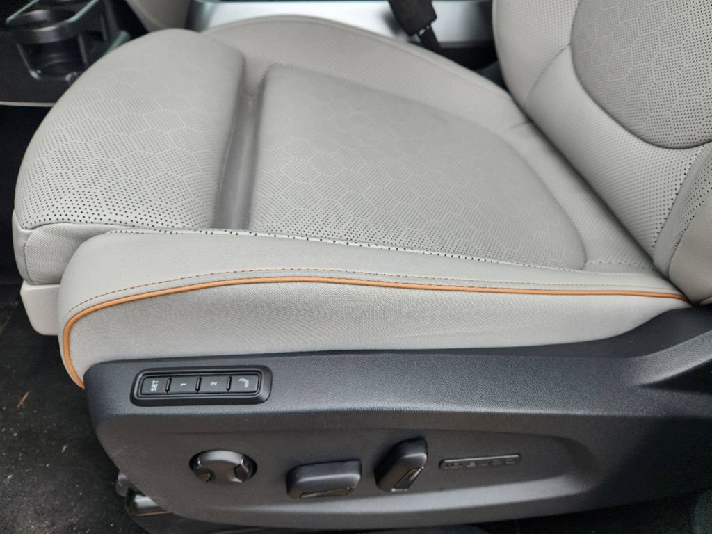 New 2025 Volkswagen ID. Buzz 1st Edition RWD image 19