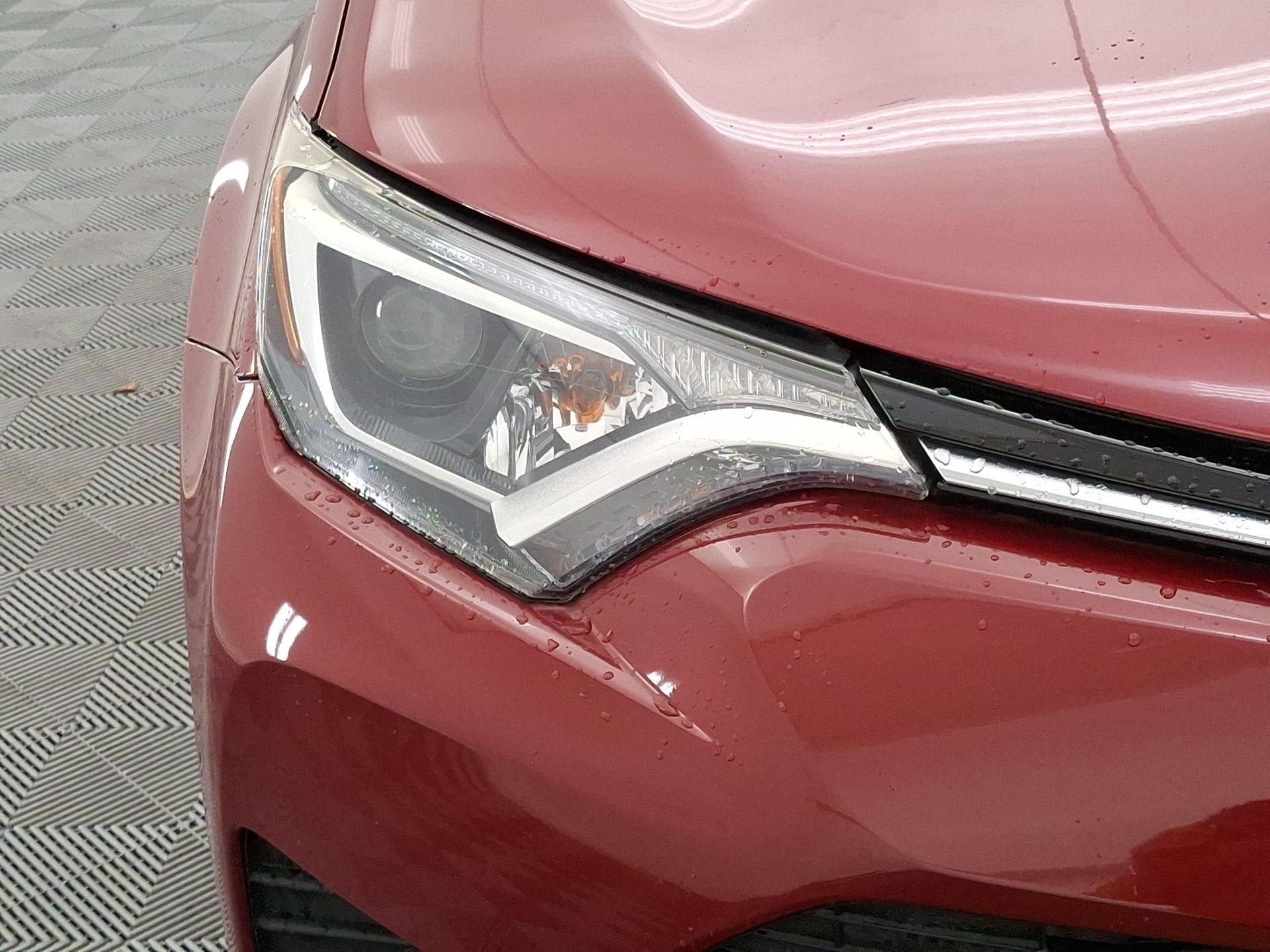Certified 2018 Toyota RAV4 LE w/ All Weather Liner Package AWD/4WD image 26