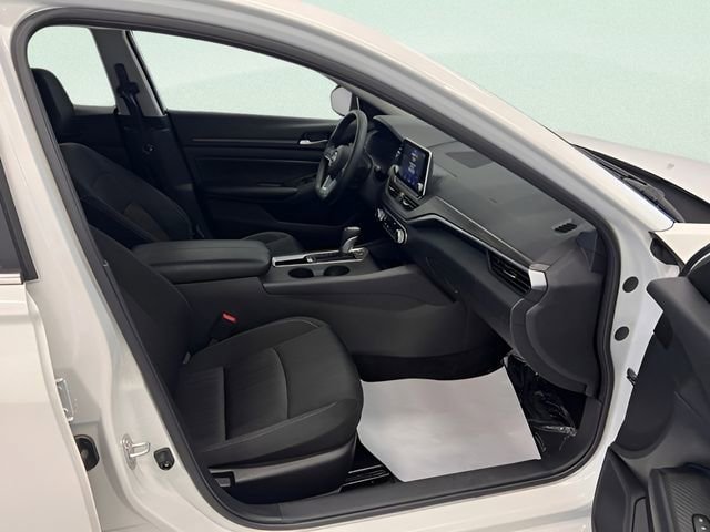 Used 2025 Nissan Altima 2.5 SV FWD image 10