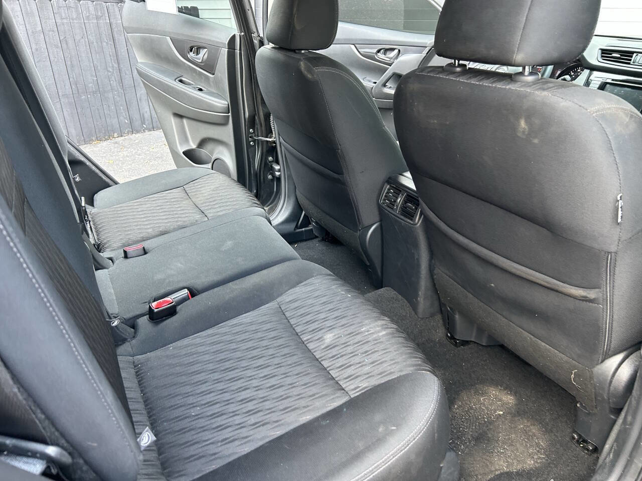 Used 2018 Nissan Rogue S image 16