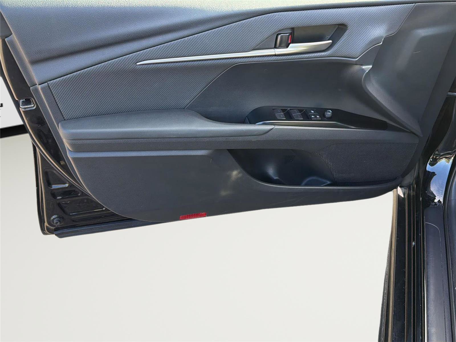 Used 2025 Toyota Camry SE FWD image 8
