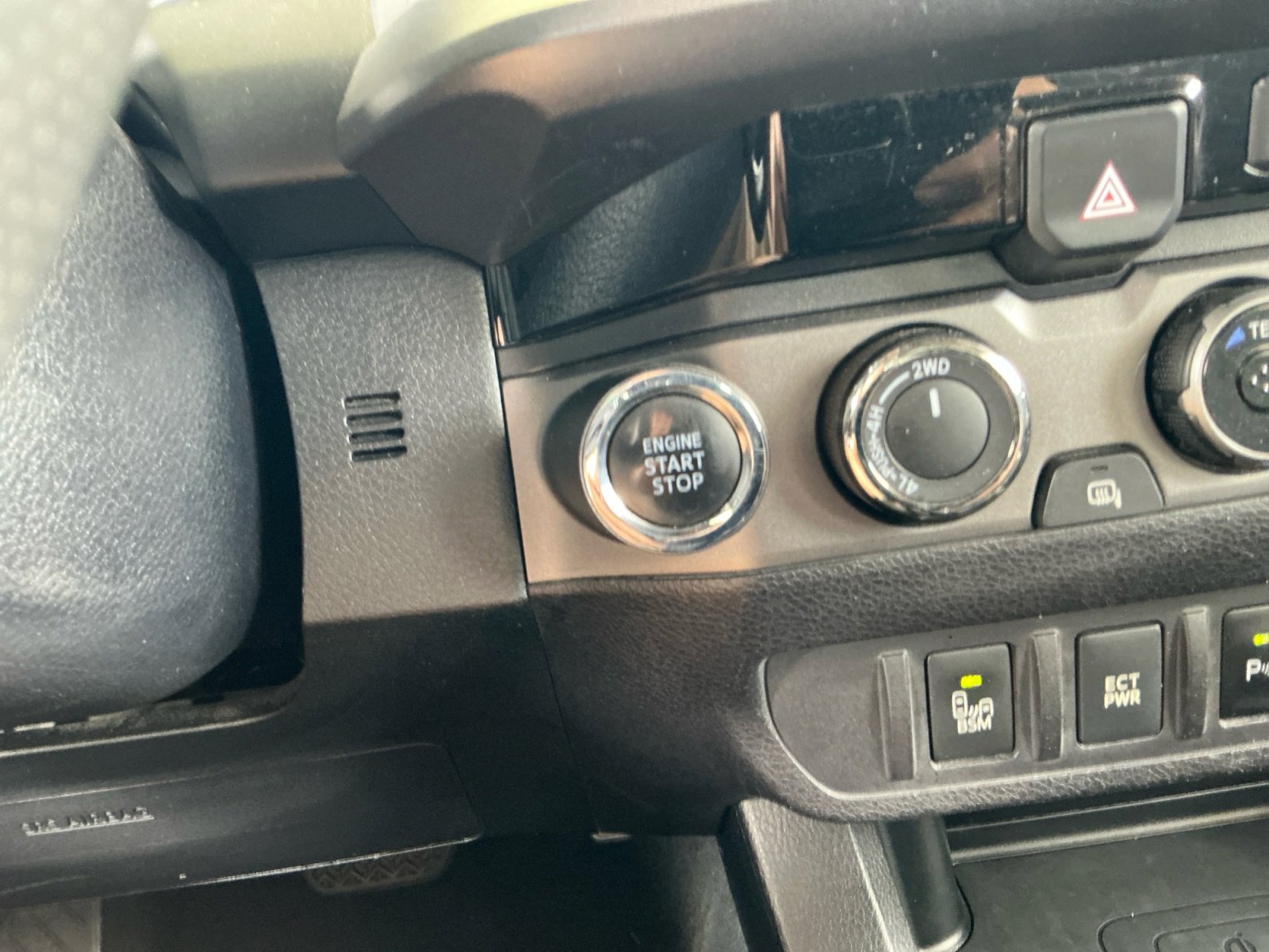 Used 2017 Toyota Tacoma TRD Off-Road image 30