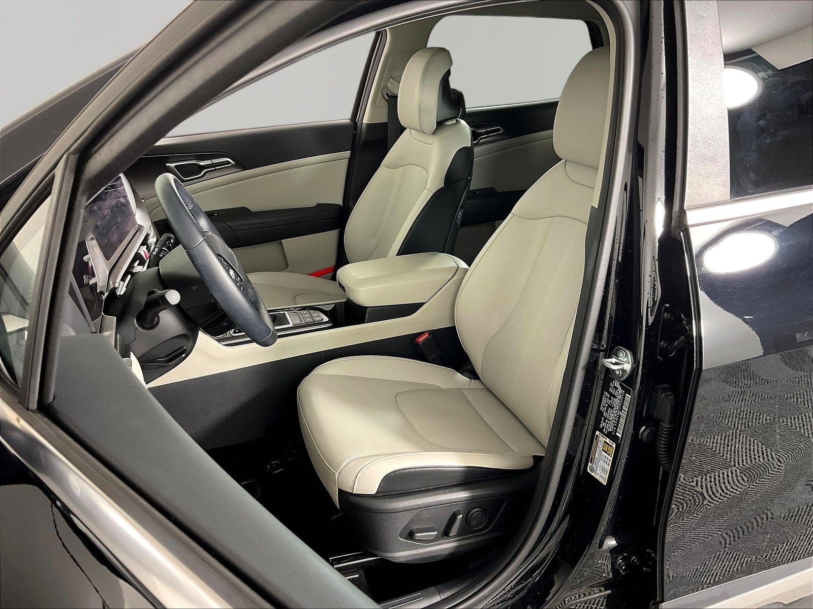 Used 2026 Kia Sportage EX FWD image 21
