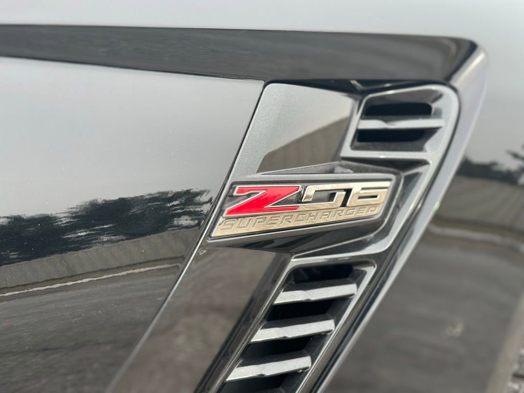 Used 2015 Chevrolet Corvette Z06 w/ 3LZ Preferred Equipment Group image 11