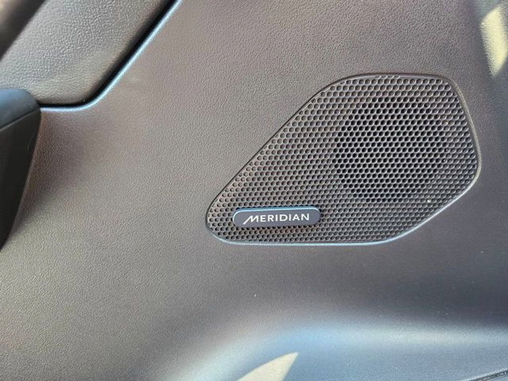 Used 2020 Jaguar F-PACE Premium image 15