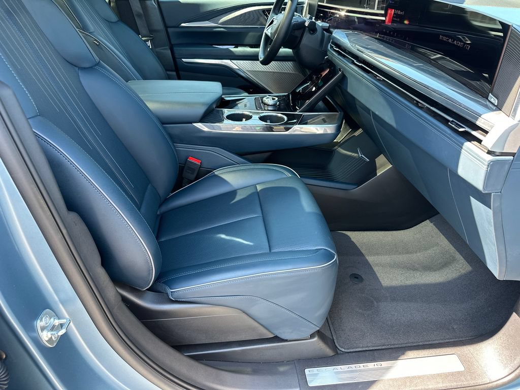 Certified 2025 Cadillac Escalade IQ Sport 2 AWD/4WD image 13
