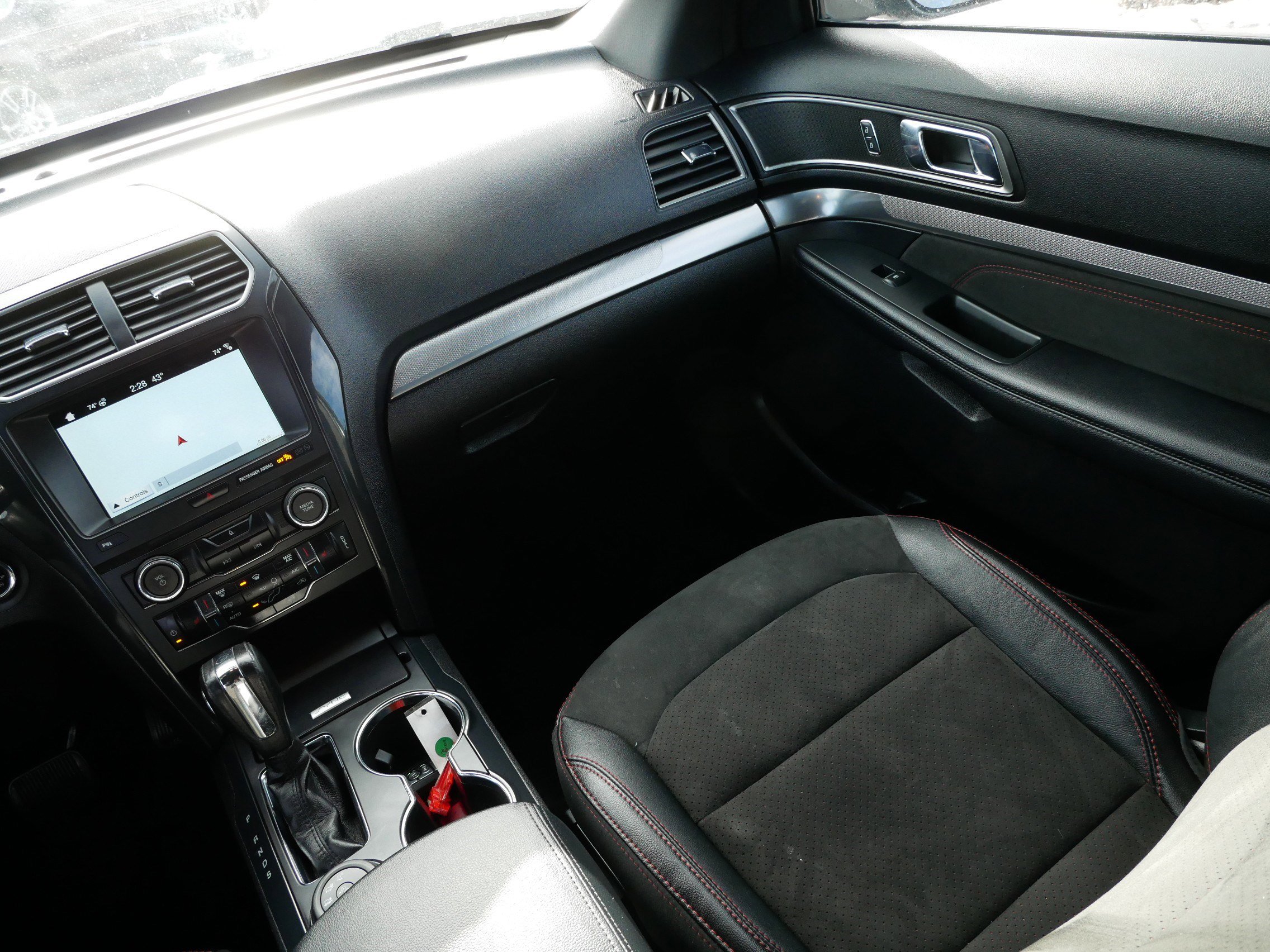 Used 2018 Ford Explorer XLT w/ Equipment Group 202A image 11