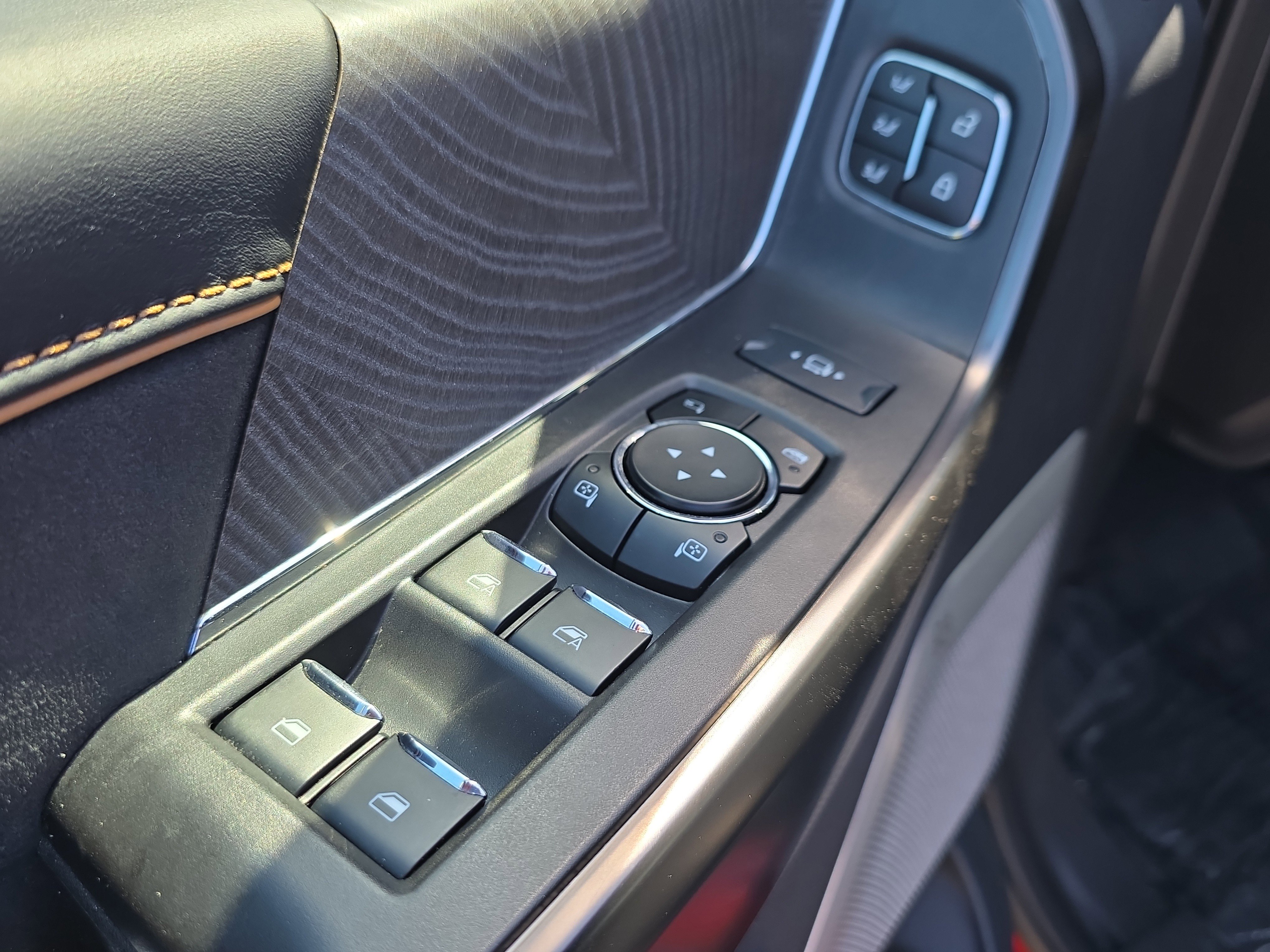 Used 2024 Ford F350 Platinum w/ FX4 Off-Road Package image 19