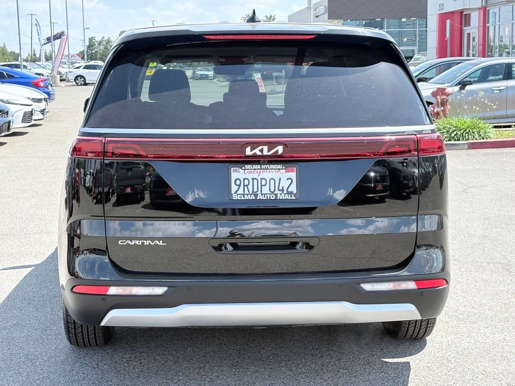 Used 2024 Kia Carnival LX FWD image 6
