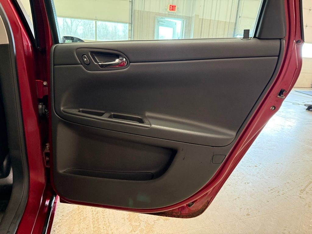 Used 2008 Chevrolet Impala LT w/ Luxury Edition Package FWD image 28