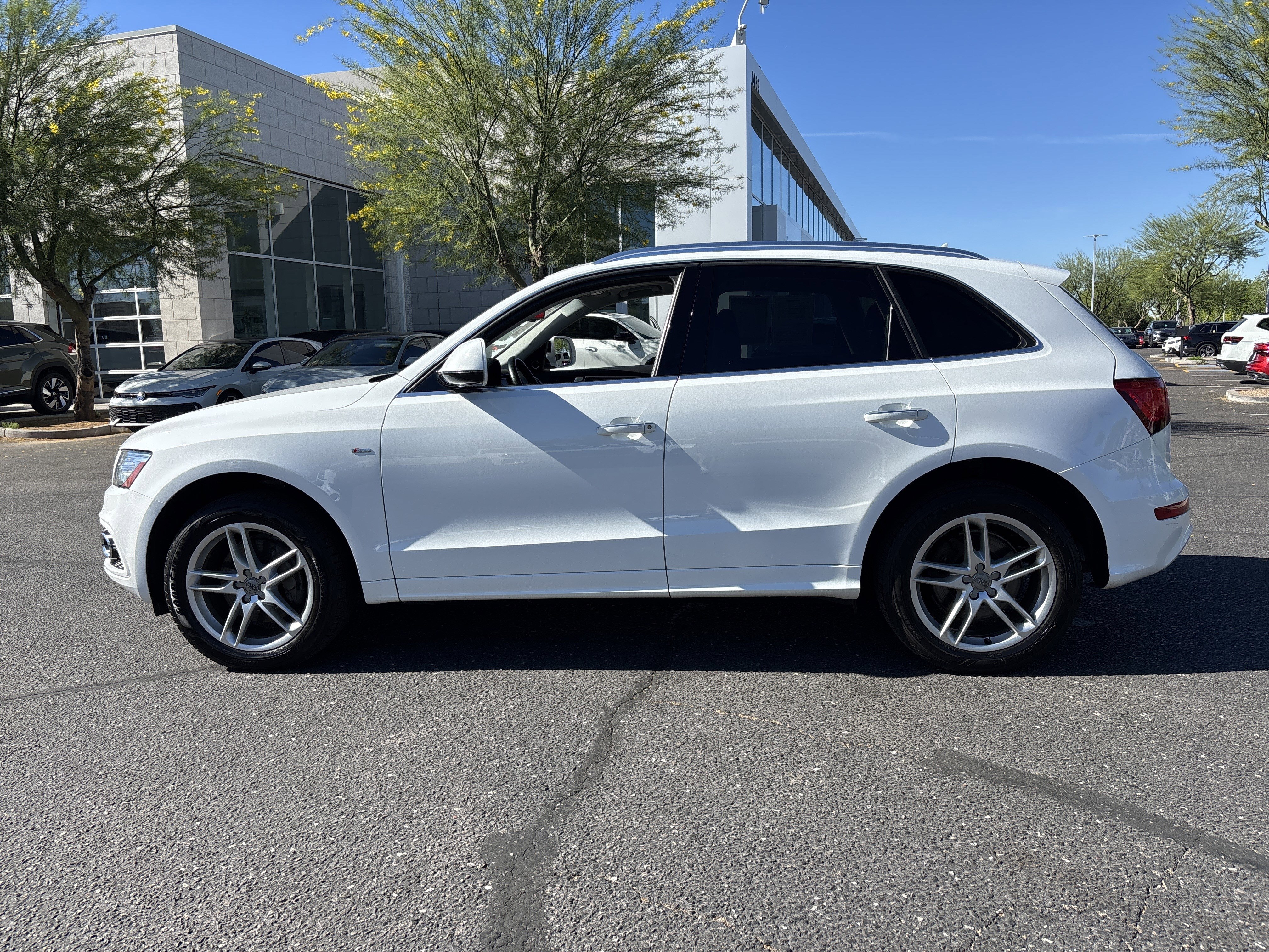 Used 2016 Audi Q5 3.0T Premium Plus w/ Technology Package image 2