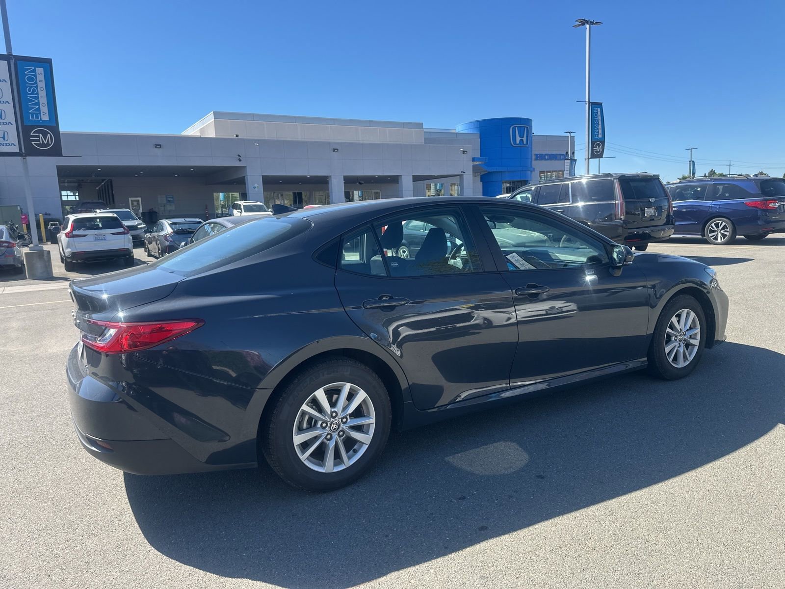 Used 2025 Toyota Camry LE image 3