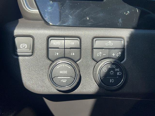 Used 2024 Chevrolet Silverado 1500 LT Trail Boss w/ Convenience Package II AWD/4WD image 21