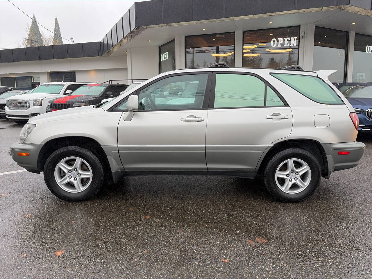 Used 2000 Lexus RX 300 4WD image 2