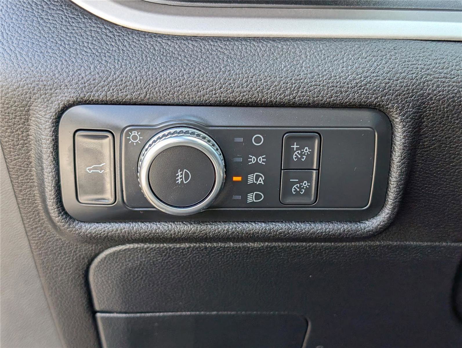 Used 2022 Ford Explorer XLT w/ Equipment Group 202A image 24