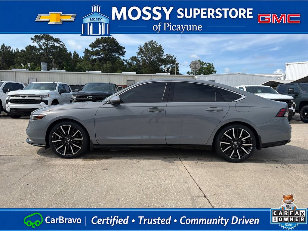 Used 2023 Honda Accord Touring video 3