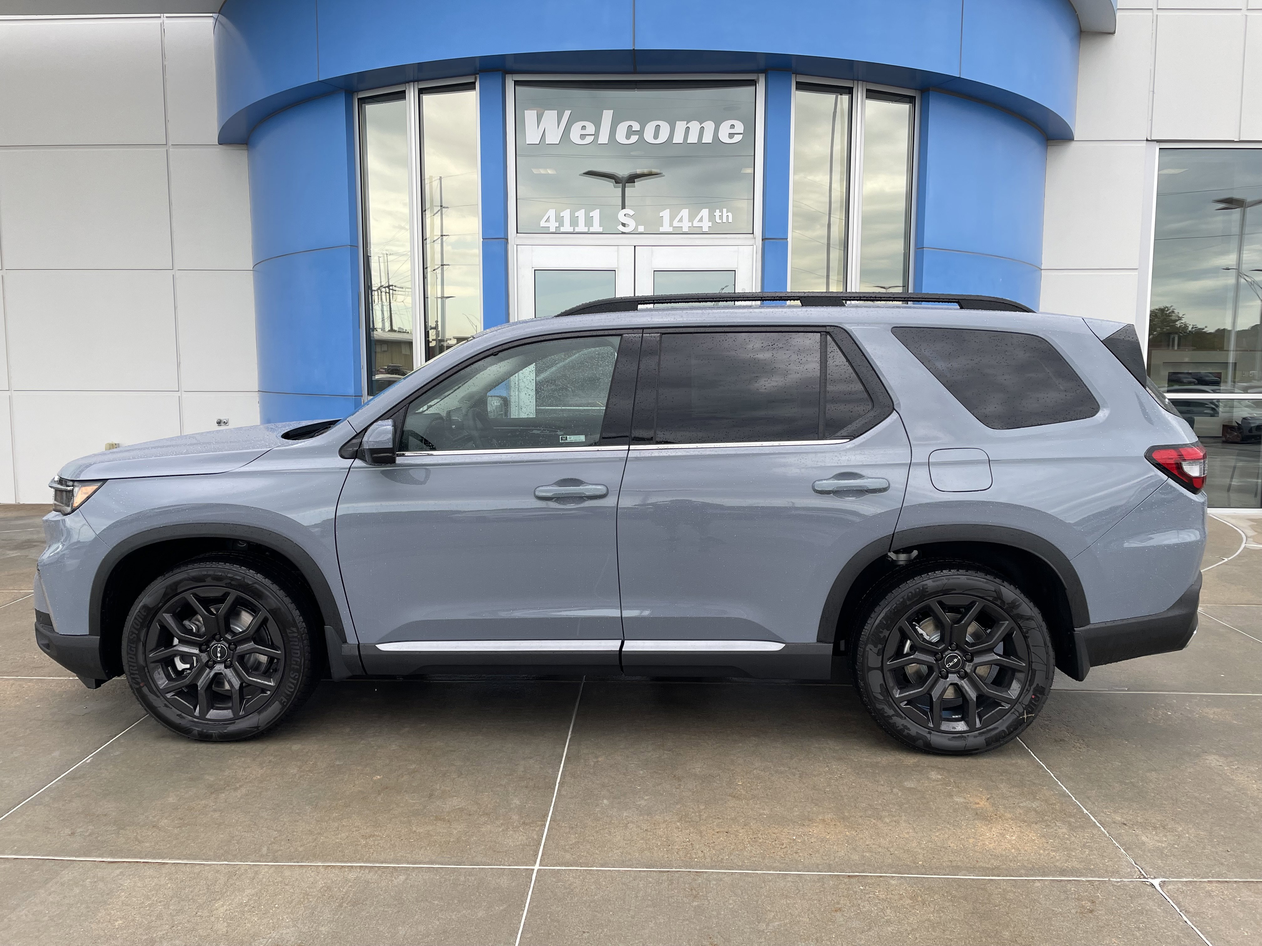 New 2025 Honda Pilot Touring image 1