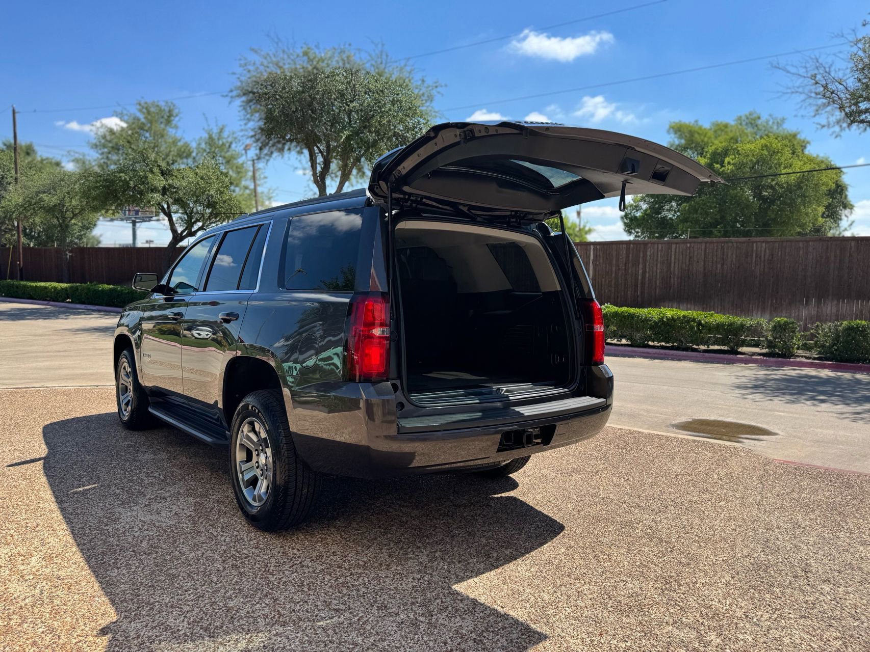 Used 2018 Chevrolet Tahoe LS RWD image 14